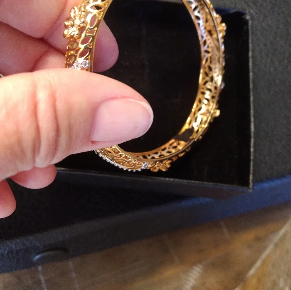 Bracelet - Picture 1 of 4